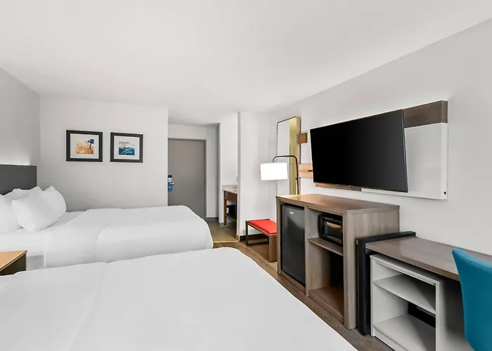 Comfort Inn & Suites Bellevue - Omaha Offutt Afb