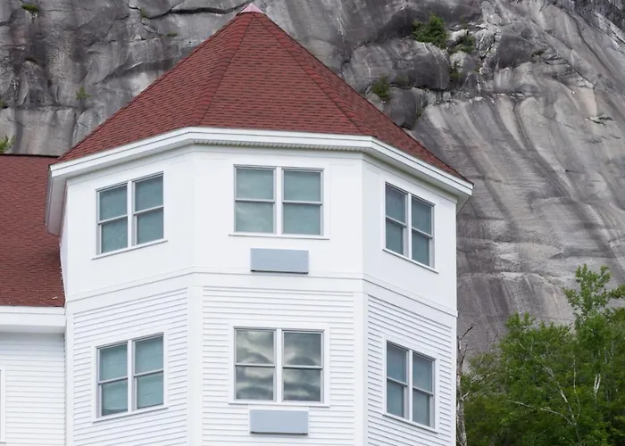 White Mountain Hotel And Resort