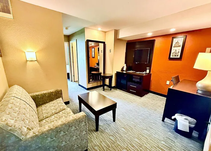 Clarion Inn & Suites Evansville Eastland Area