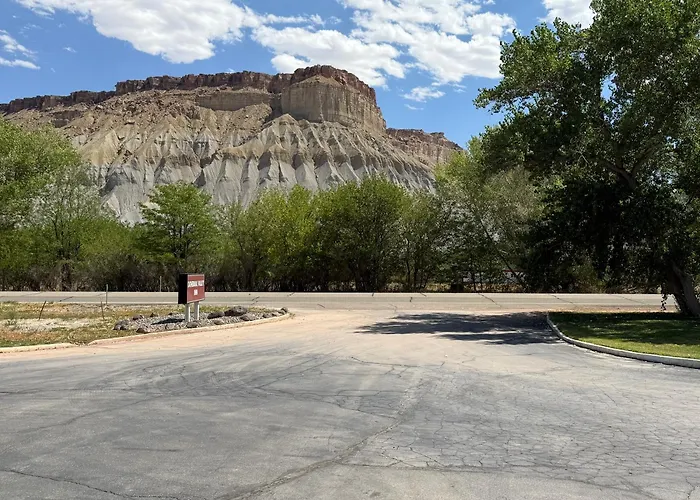Cathedral Valley Inn