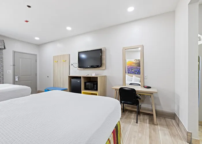 Days Inn By Wyndham Kenedy Karnes City