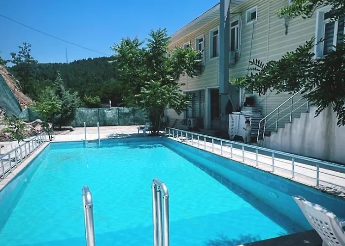 The Hilltop Otel
