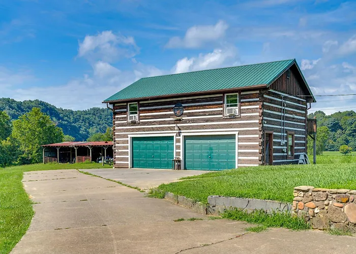 Rogersville Barn Apartment On 27 Acres W/ Pond!