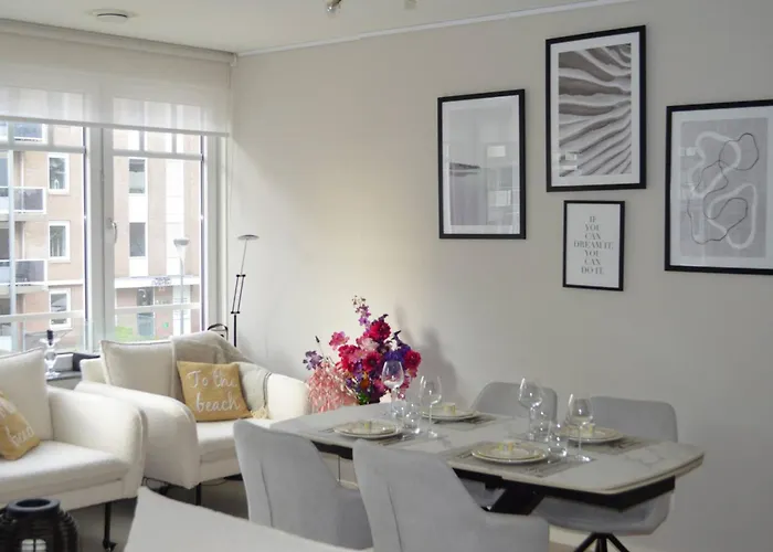 Modern Appartement Met Doorkijk Op De Duinen