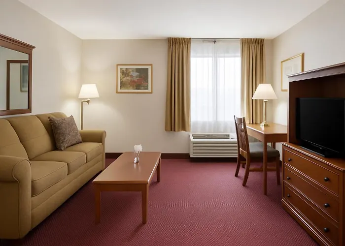 Ramada By Wyndham Hawthorne/Lax