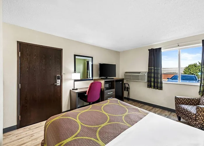 Super 8 By Wyndham Independence Kansas City