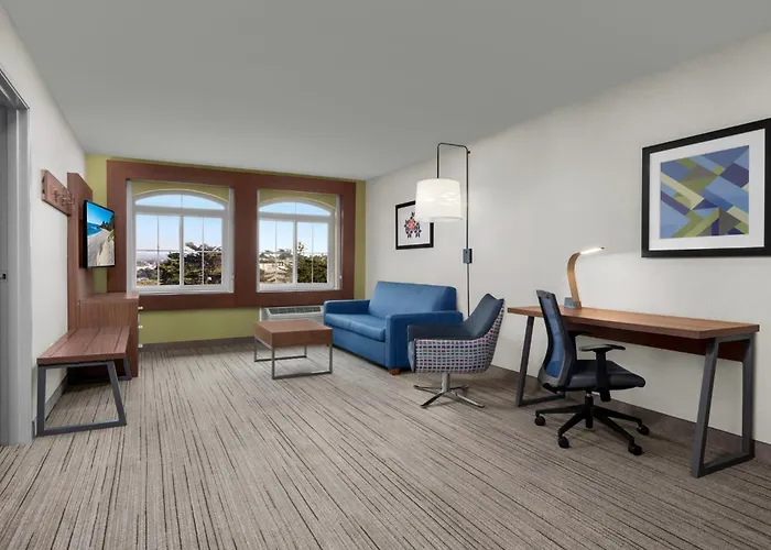 Holiday Inn Express & Suites Marina - Monterey Bay Area By Ihg