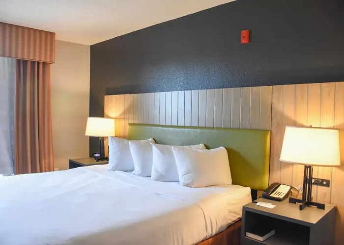 Country Inn & Suites By Radisson Bloomington-Normal West, Il