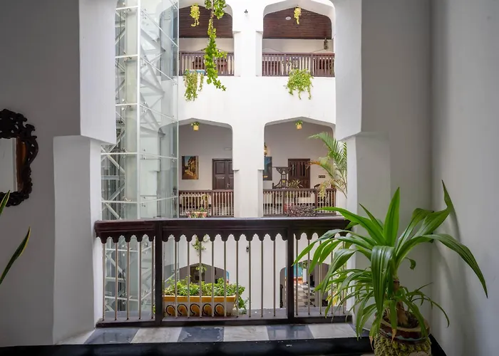 Dhow Palace Hotel