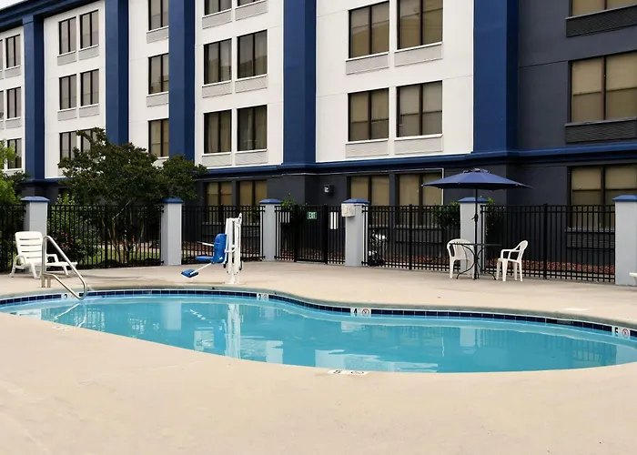 Clarion Pointe Jacksonville Near Camp Lejeune