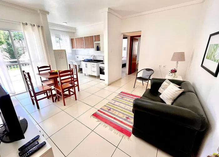 Apartamento Privado - 2 quartos, varanda, sala e cozinha integrada