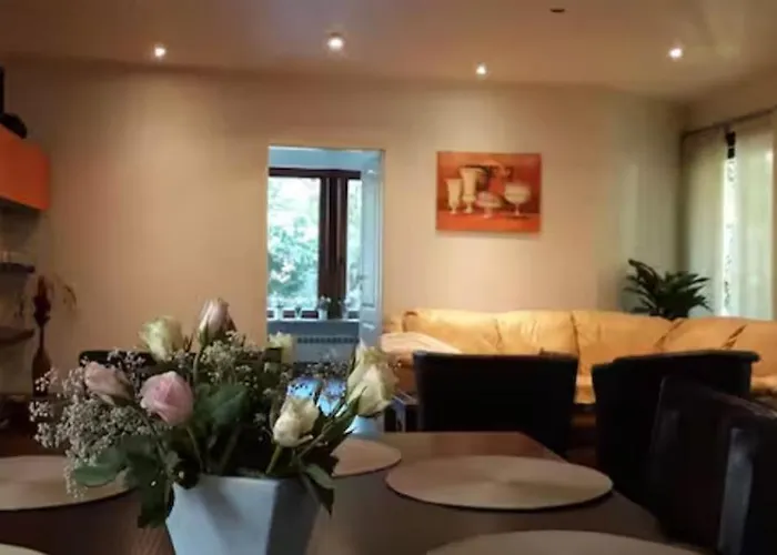 Apartment bei Hamburg bis 10 Personen mit Terasse und Gartennutzung.