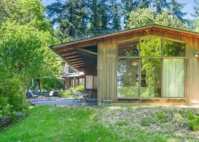 The Riverfront Retreat-Woods Landing