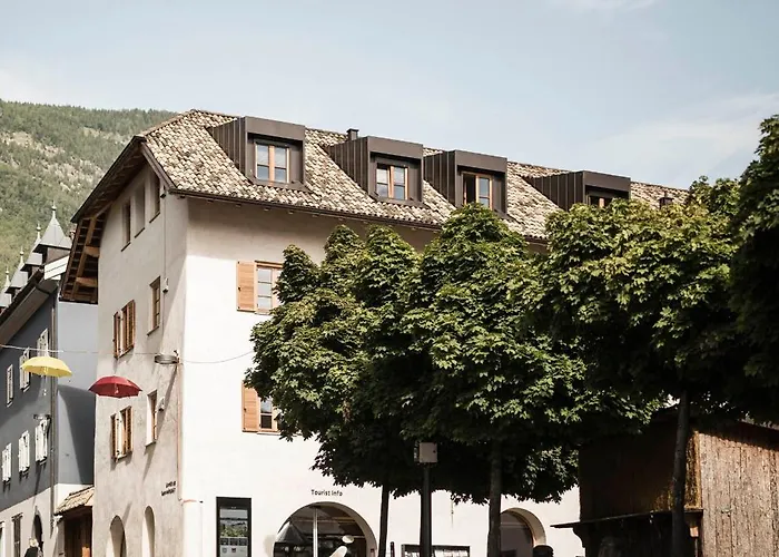 Schmitte am Sonnenwirtsplatz Eppan in South Tyrol, perfect starting point for bike&hike