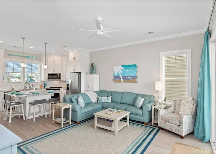 Luxury Beach Condo 5 Min Walk To Beach & Shops!
