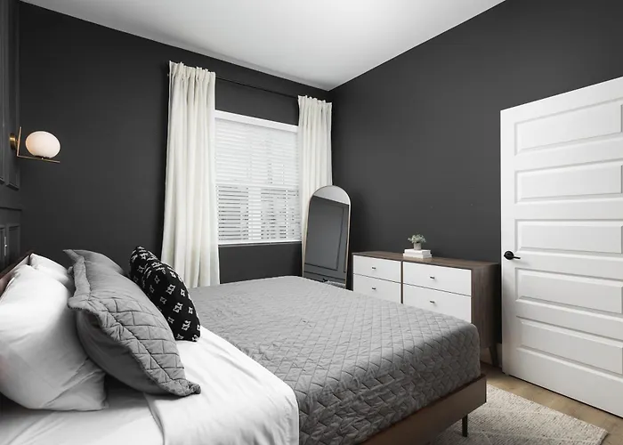 Condo With Free Parking, 3 Mi Downtown & Stadium, By Coffee