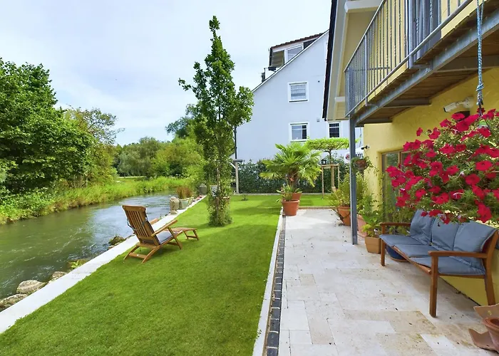 Ferienwohnung, 2 Zimmer, 4 bis 6 Personen, 67 qm, mit großem Balkon, entlang am Fluss, an der Aach, am Bodensee, nah am Naturschutzgebiet