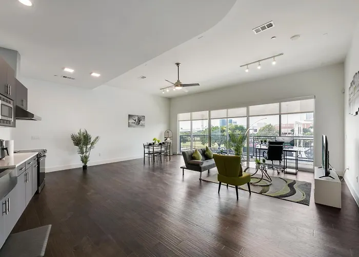 City View 1Br I Gym I Free Parking I Workspace