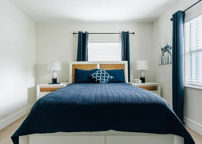 New & Blue - 2 Blocks To The Beach