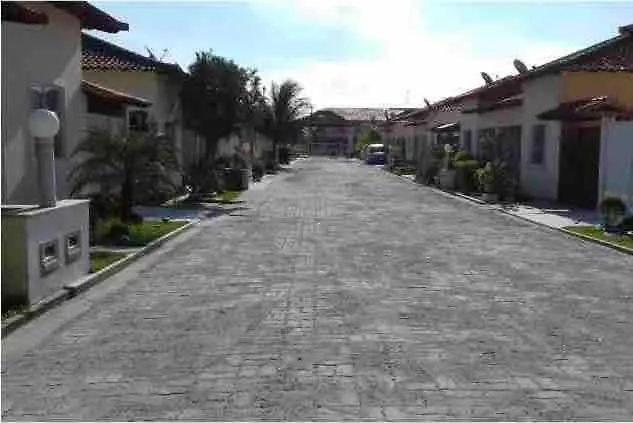 Casa em condomínio com piscina e churrasqueira