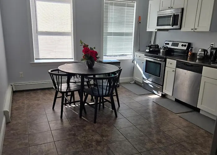 Cozy Nest Getaway Near Boston!
