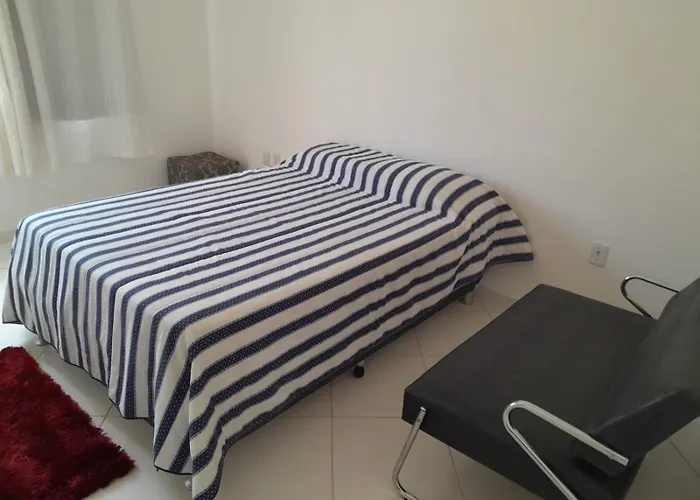 Casa em condomínio com piscina e churrasqueira