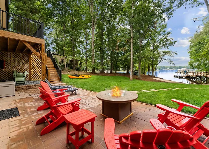Sandy Beach, 2 King Suites, Game Rooms And Views!