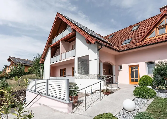SISTERS Haus Hotel Garni