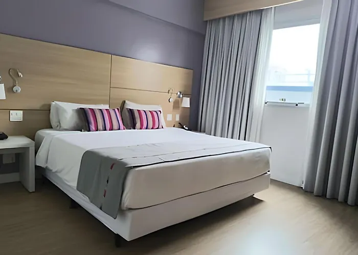 Suíte em flat no Gonzaga Stay Helbor