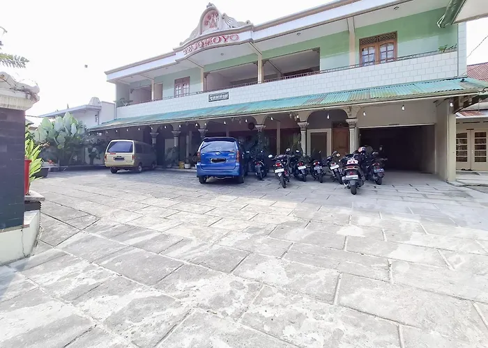 Reddoorz Hotel Tejomoyo Near Bukit Sekipan Tawangmangu