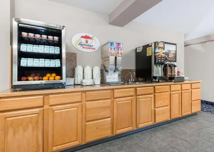 Super 8 By Wyndham Beloit