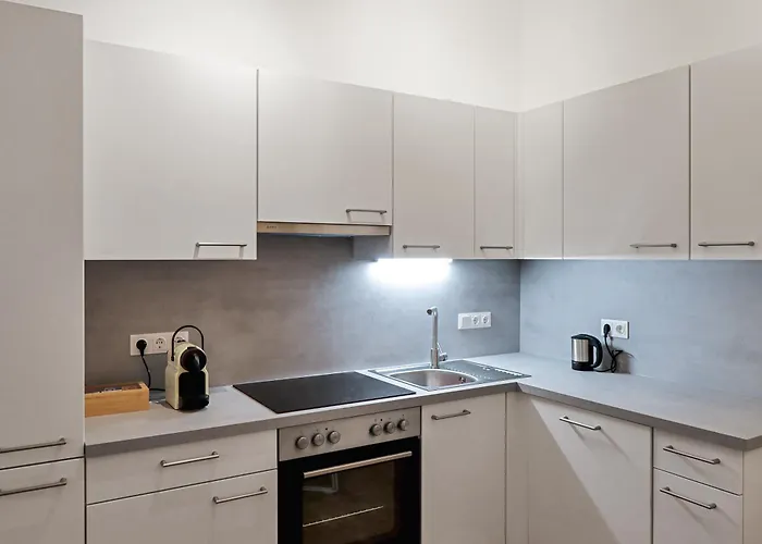 Moderne Zwei Zimmer Altbauwohnung im Stadtkern