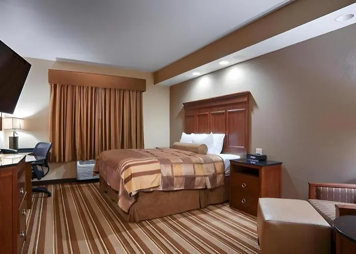 Best Western Plus Kc Speedway Inn & Suites