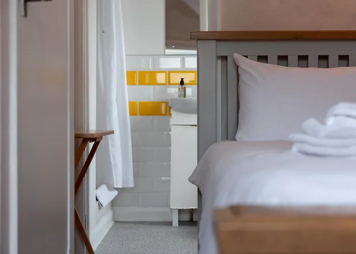 Rwts-Rooms And Resto