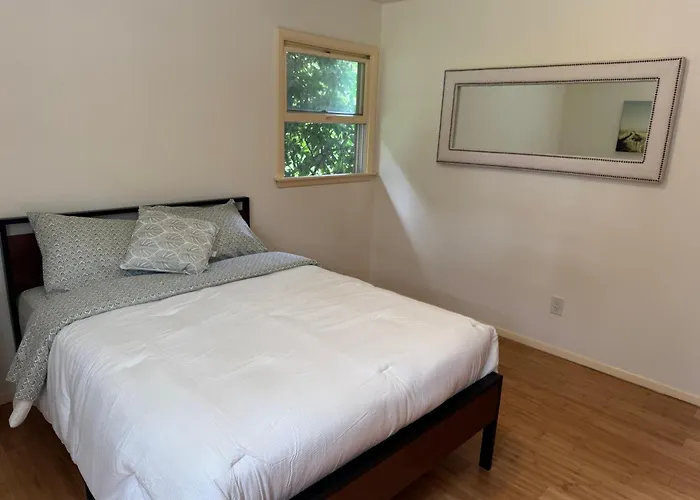 Harbor View - Newly Renovated