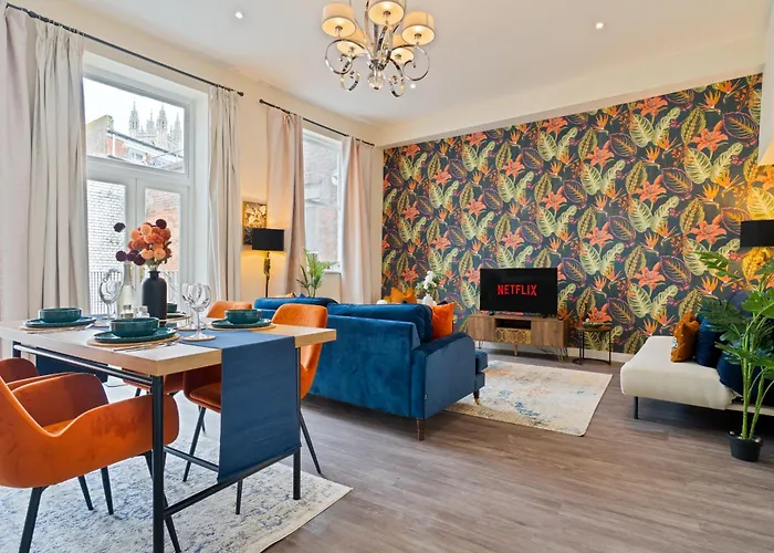 Spacious Luxury 2 Bedroom City Centre Apartment With Terrace & High Ceiling