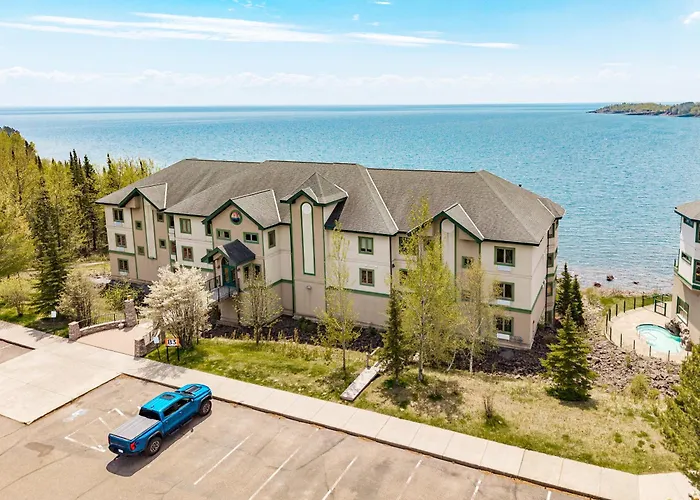 Majestic Lake Views Studio 2-Queen Beds And Heated Pools