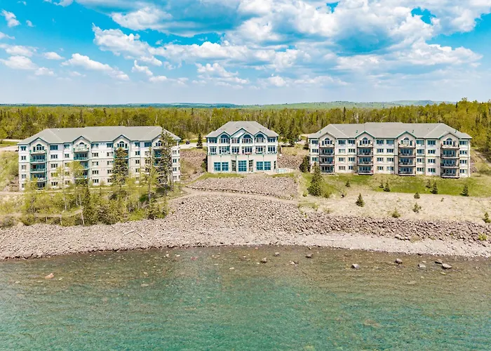 Majestic Lake Views Studio 2-Queen Beds And Heated Pools