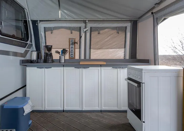 CAMPING-SYLT Wohnwagen mit Blick aufs Meer