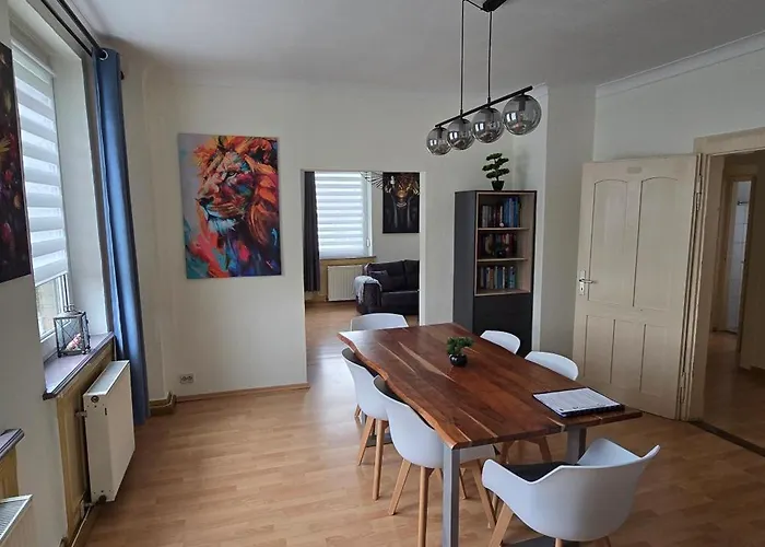 Vier Zimmer Appartment mit Küche&Bad