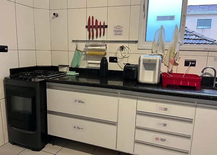 Quartos na Praia - Cozinha Compartilhada, Self Check-in, WiFi, Próximo à Praia