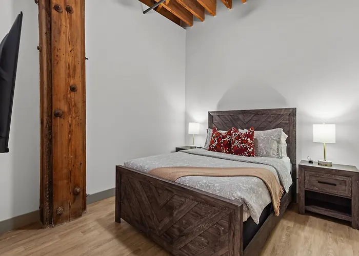 Brick & Bed Riverfront Lofts, G 202