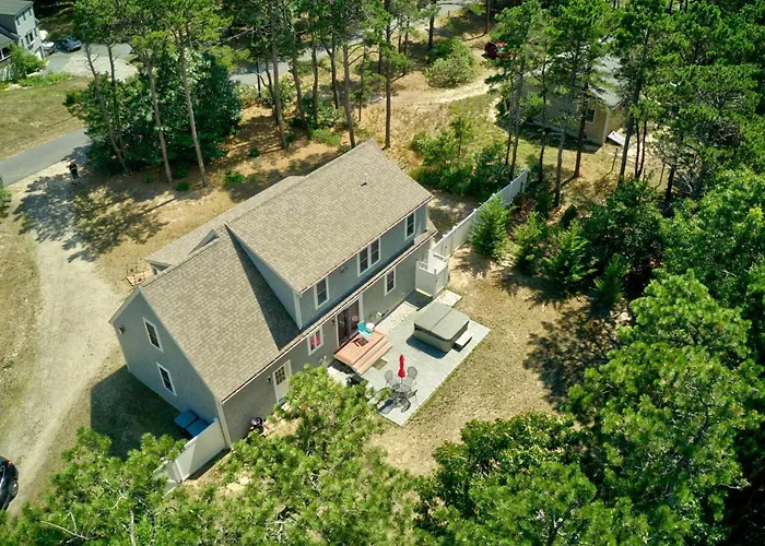 Charming Getaway With Hot Tub Dog Friendly