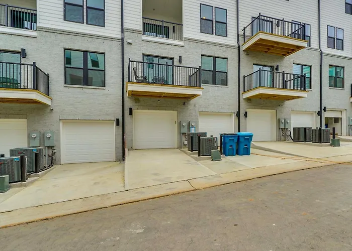 Modern Downtown Apt W/ Balcony In Wake Forest!