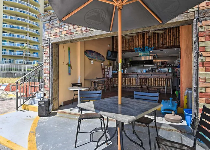 Partial Ocean Views: Daytona Beach Studio!