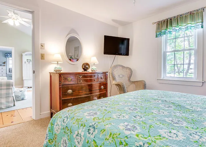 Walk To Goose Rocks Beach: Quiet Townhome W/ Patio