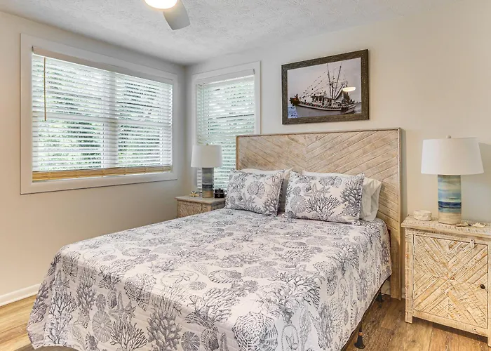 Walk To Ocean: Unit W/ Deck In Fernandina Beach!