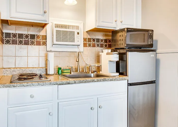 Walk To Old Orchard Pier: Cozy Beachfront Condo!