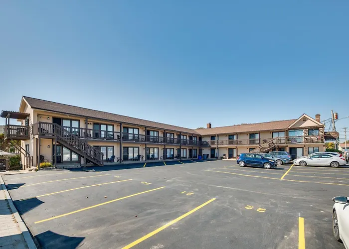 Walk To Old Orchard Pier: Cozy Beachfront Condo!