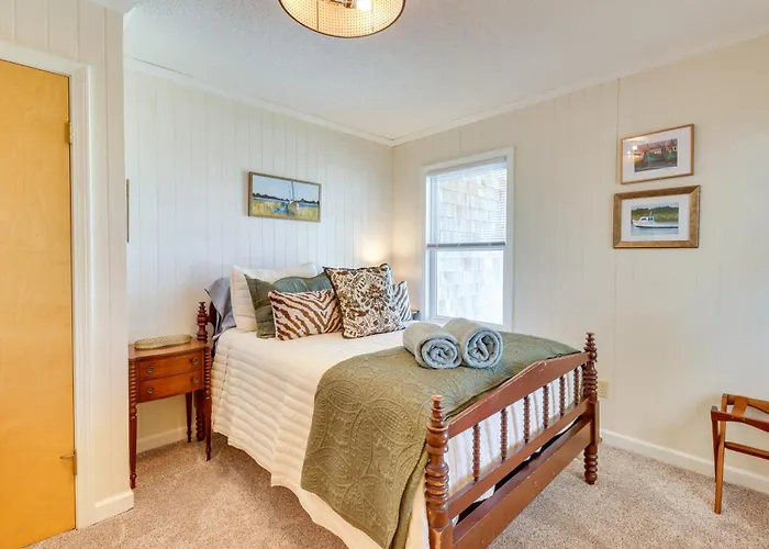 Hot Tub & Ocean Views: Kitty Hawk Haven!